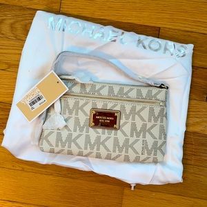 *Brand New* Michael Kors Wristlet